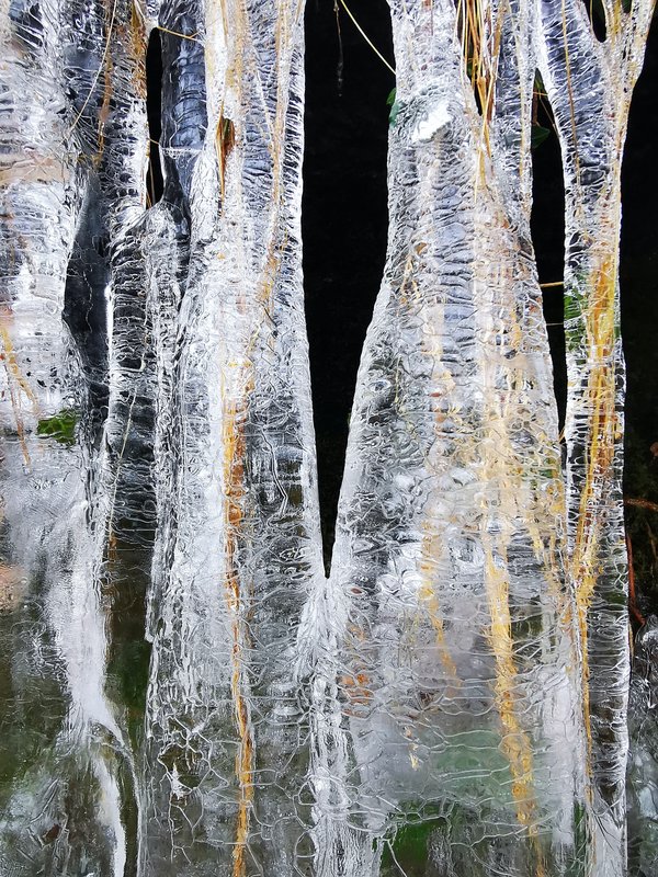 Comment choisir et installer des pneus de moto adaptés aux conditions hivernales extrêmes ?